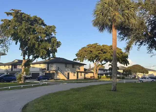 Property at 206 E Tiffany Dr #4, Mangonia Park, FL, 33407, 2 beds, 1 bath, [object Object]