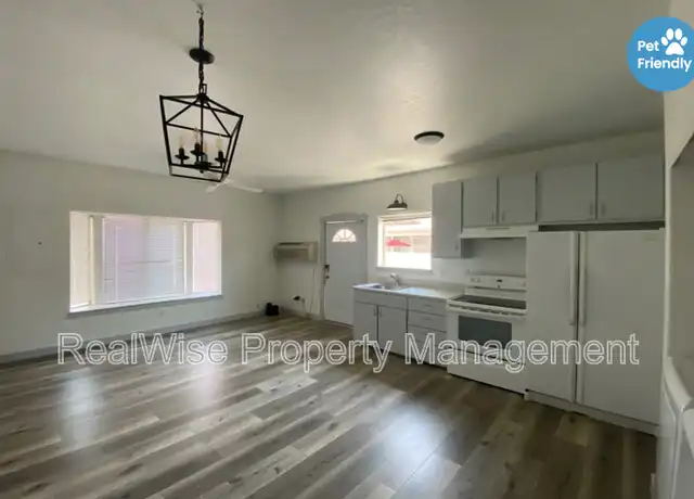 Property at 1549 Grand Ave, Medford, OR, 97504, 2 beds, 1 bath, [object Object]