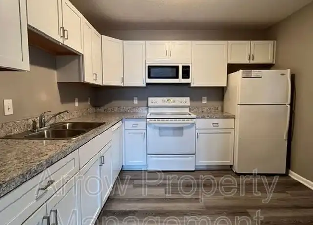 Property at 2140 J St Unit 4, Lincoln, NE, 68510, 2 beds, 1 bath, [object Object]