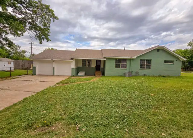 Property at 1702 N Market Ave, Shawnee, OK, 74804, 3 beds, 2 baths, [object Object]