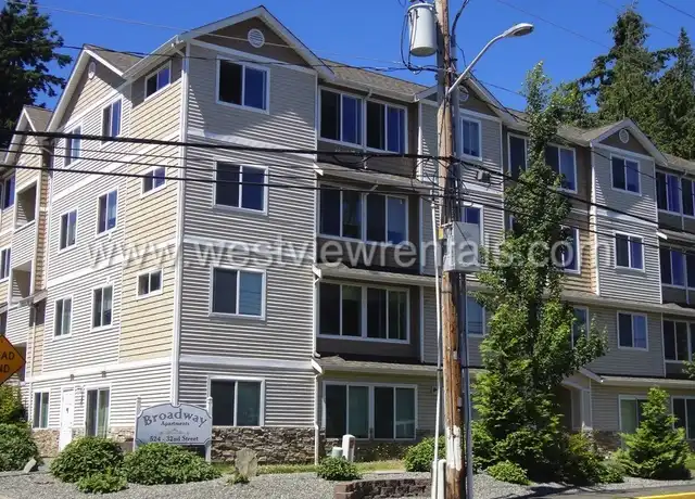Property at 524 32nd St Unit 401, Bellingham, WA, 98225, 3 beds, 2 baths, [object Object]