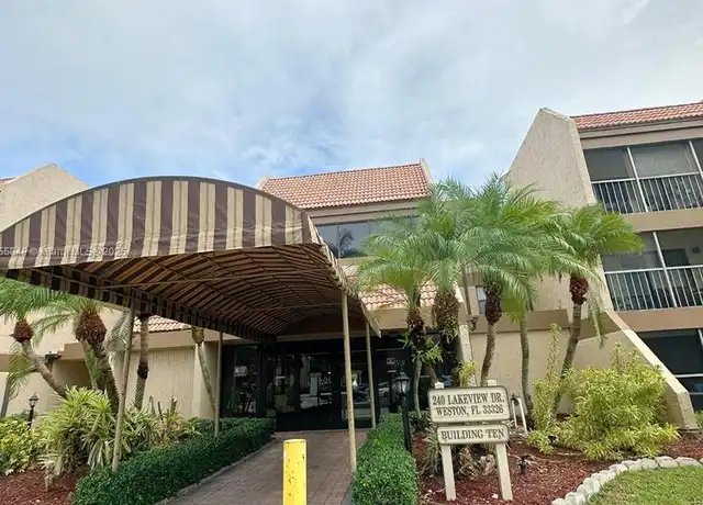 Property at 240 Lakeview Dr #212, Weston, FL, 33326, 2 beds, 2 baths, [object Object]