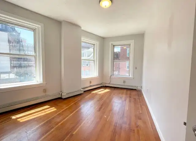 Property at 271 North St, Boston, MA, 02109, 4 beds, 1 bath, [object Object]
