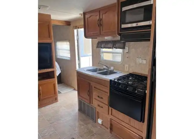 Property at 633 NW 1st St, Homestead, FL, 33034, 1 bed, 1 bath, [object Object]