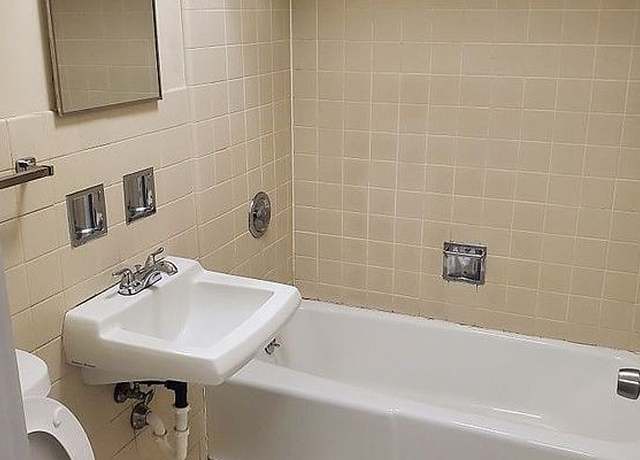 Photo of 390 Executive Dr Unit 104, Carol Stream, IL 60188