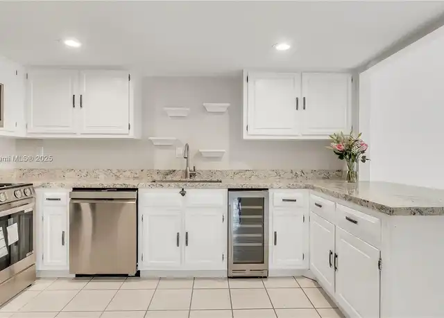 Property at 7123 SW 115th Pl Unit A25, Miami, FL, 33173, 2 beds, 2.5 baths, [object Object]