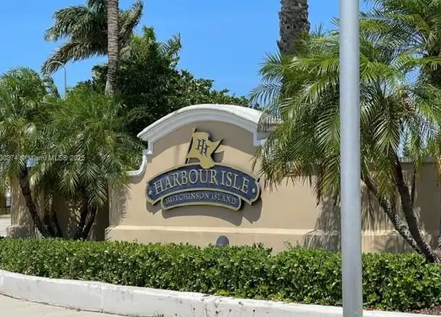 Property at 103 Harbour Isle Dr W Unit 103, Fort Pierce, FL, 34949, 2 beds, 2 baths, [object Object]