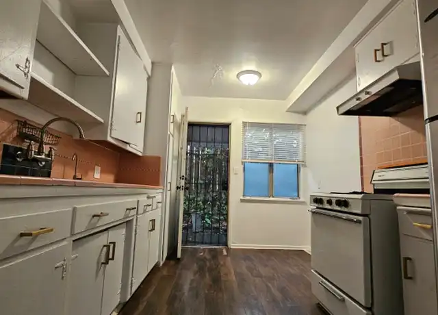 Property at 1850 N La Brea Ave Unit 5, Los Angeles, CA, 90046, 2 beds, 1 bath, [object Object]