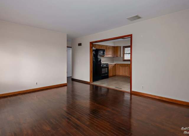 Photo of 1414 Clayton Marsh Dr, Lake in the Hills, IL 60156