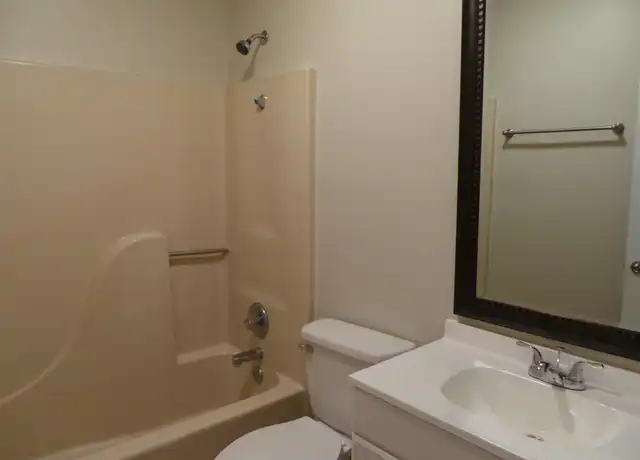 Property at 592 Hill Ln Unit 8, Niceville, FL, 32578, 2 beds, 1.5 baths, [object Object]