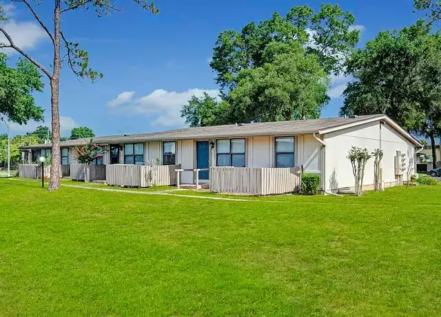 Property at Applewood - 101 E New Hampshire Ave, Deland, FL, 32724, 1-2 bed, 1-2 bath, [object Object]