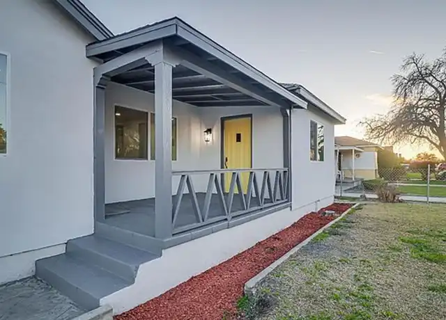 Property at 301 10th St, Bakersfield, CA, 93304, 2 beds, 1 bath, [object Object]
