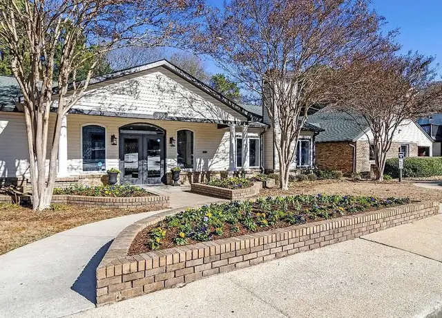 Photo of 990 Wisteria Pl, Birmingham, AL 35216