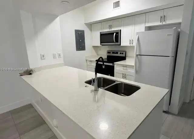 Property at 11700 SW 2nd St #13103, Pembroke Pines, FL, 33025, 1 bed, 1 bath, [object Object]