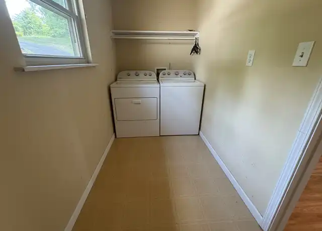 Property at 816 W Gold Dust Dr, Pigeon Forge, TN, 37863, 3 beds, 2 baths, [object Object]