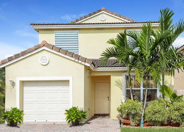 Property at 2025 SE 14th St, Homestead, FL, 33035, 3 beds, 2.5 baths, [object Object]
