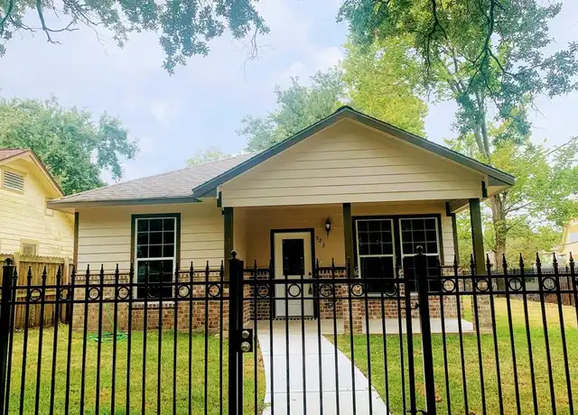 Property at 523 N Gaillard St, Baytown, TX, 77520, 3 beds, 2 baths, [object Object]