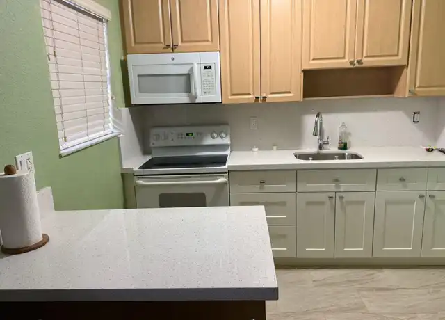 Property at 110 SE 2nd St #303, Hallandale Beach, FL, 33009, 2 beds, 1 bath, [object Object]
