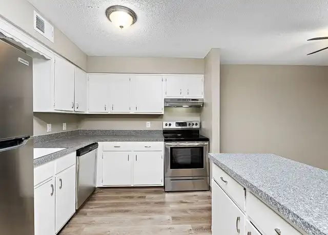 Property at Havencroft Apartments - 1605 E Penrose Ln, Olathe, KS, 66062, 2 beds, 1 bath, [object Object]