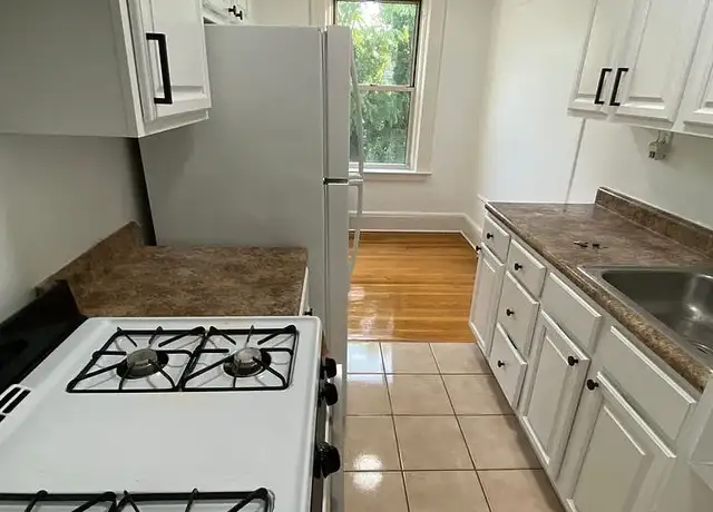 Photo of 7 Saint Lukes Pl, Montclair, NJ 07042