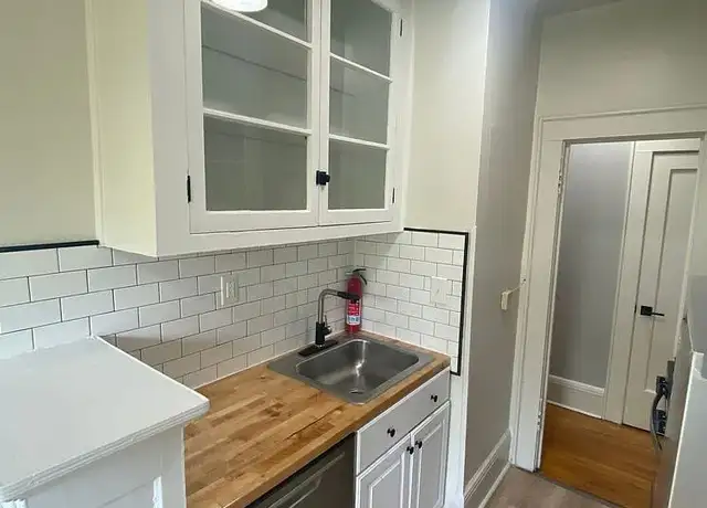 Photo of 7 Saint Lukes Pl, Montclair, NJ 07042