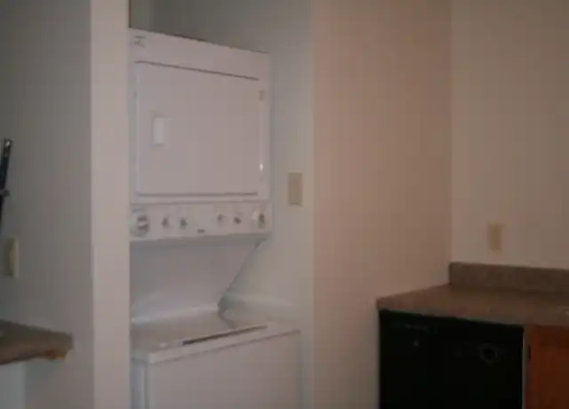 Property at 325 E Vernon Ave Unit 1, Normal, IL, 61761, 2 beds, 1 bath, [object Object]
