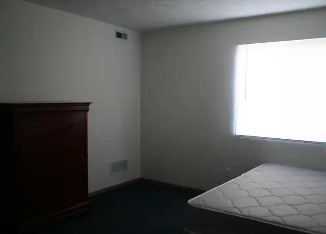 Property at 325 E Vernon Ave Unit 1, Normal, IL, 61761, 2 beds, 1 bath, [object Object]