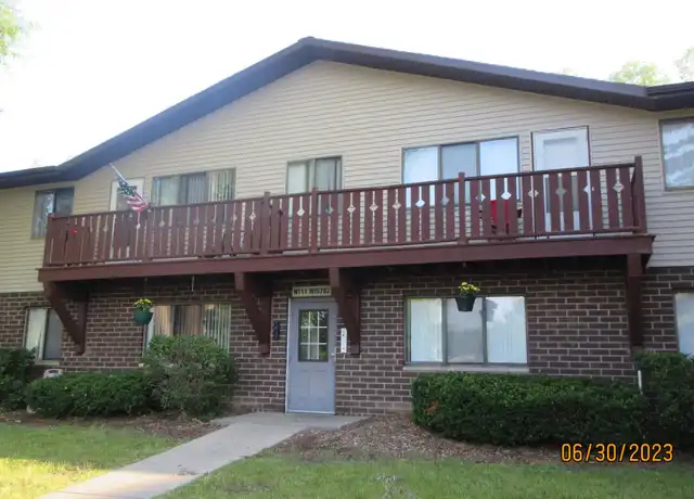Property at N111W15621 Vienna Ct Unit 15621 03, Germantown, WI, 53022, 2 beds, 1 bath, [object Object]