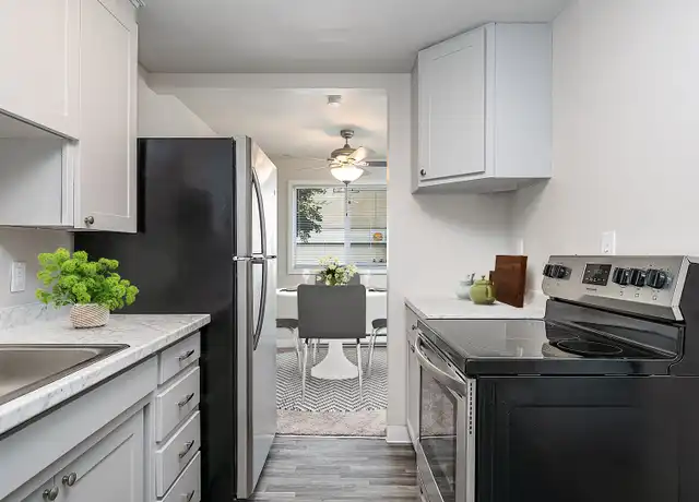 Property at 2320 Colby Ave Unit 11, Everett, WA, 98201, 1 bed, 1 bath, [object Object]
