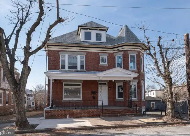Property at 122 E 3rd St, Pottstown, PA, 19464, 2 beds, 1 bath, [object Object]