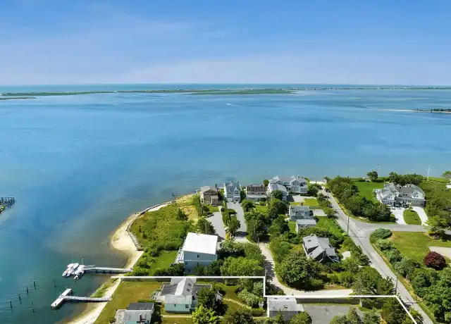 Property at 35 Gardners Ln, Hampton Bays, NY, 11946, 5 beds, 4 baths, [object Object]