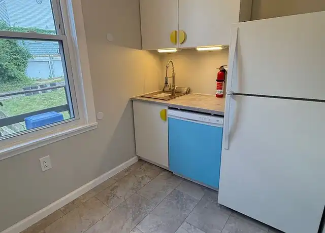 Property at 2221 Hawthorne Ave Unit 2, Pittsburgh, PA, 15218, 2 beds, 1 bath, [object Object]