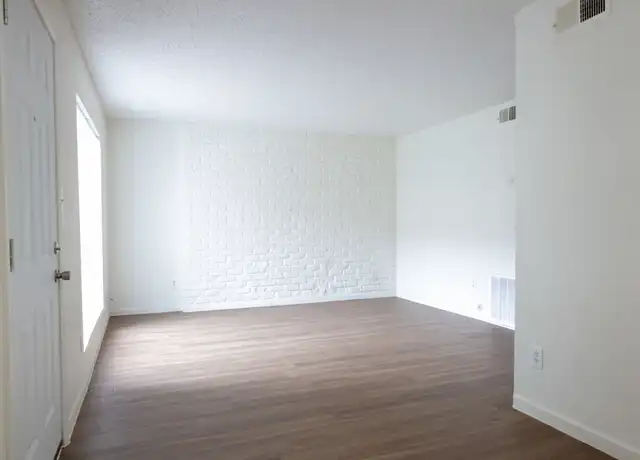 Property at 9005 Long Point Rd Unit 17, Houston, TX, 77055, 1 bed, 1 bath, [object Object]
