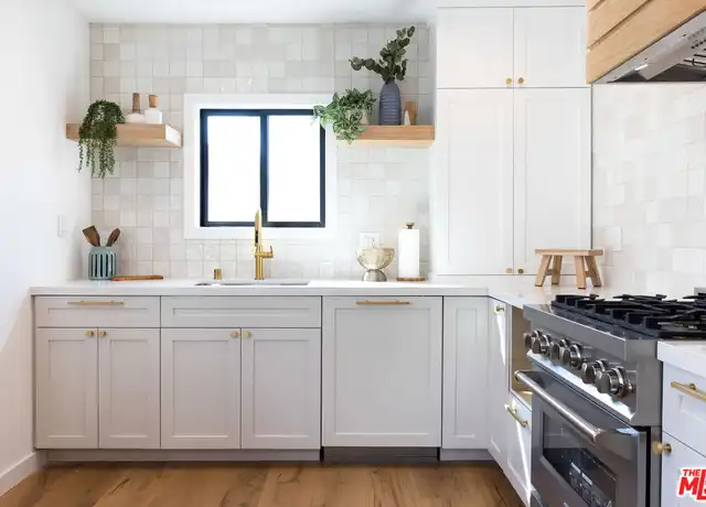 Property at 17 Sunset Ave Unit 2, Venice, CA, 90291, 2 beds, 1 bath, [object Object]