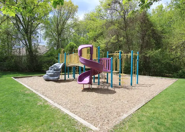 Photo of 20 Westgate Dr, Woburn, MA 01801