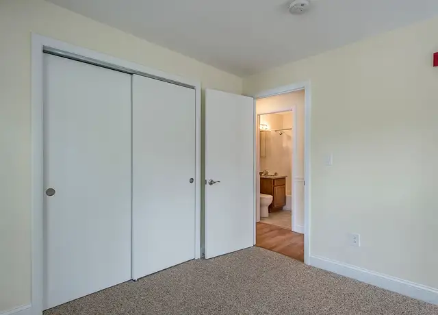 Photo of 20 Westgate Dr, Woburn, MA 01801