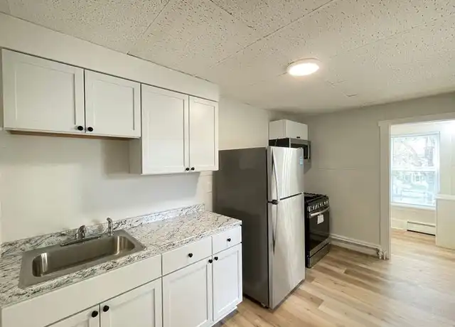 Property at 53 Pennacook St Unit 3, Manchester, NH, 03104, 3 beds, 1 bath, [object Object]