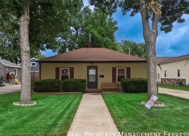 Property at 1304 N Elmwood Ave, Sioux Falls, SD, 57104, 2 beds, 1 bath, [object Object]