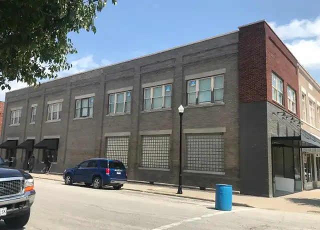 Property at 204 N 4th St, Moberly, MO, 65270, 1 bed, 1.5 baths, [object Object]