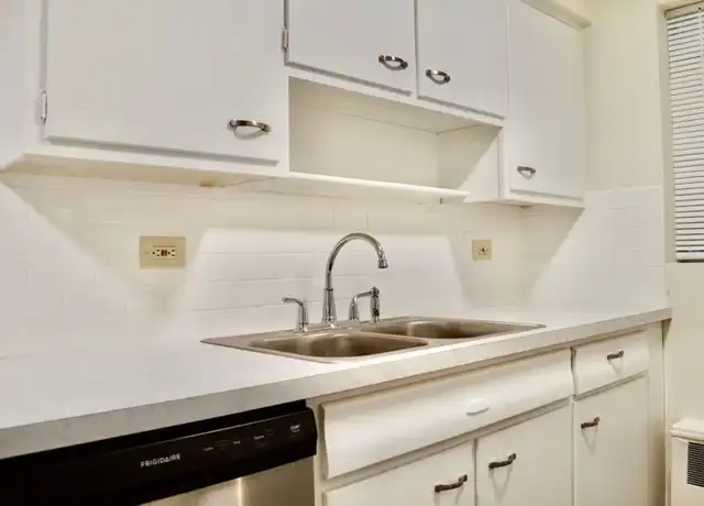 Property at 1376 Brown St Unit 1376-5 R, Des Plaines, IL, 60016, 1 bed, 1 bath, [object Object]