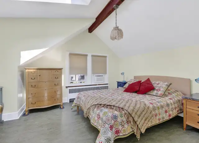 Property at 100 Summit St, Portland, ME, 04103, 3 beds, 2 baths, [object Object]