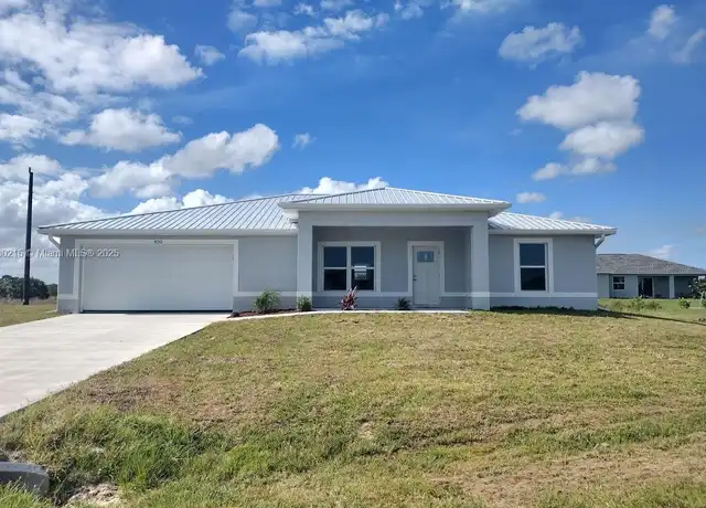 Property at 400 Carter Ct, Labelle, FL, 33935, 4 beds, 2 baths, [object Object]
