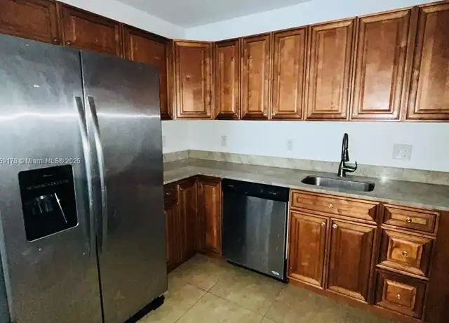 Property at 7701 SW 10th Ct Unit B, North Lauderdale, FL, 33068, 3 beds, 1 bath, [object Object]
