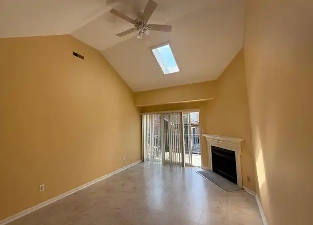 Property at 922 Montgomery Ave Unit E4, Bryn Mawr, PA, 19010, 2 beds, 2 baths, [object Object]