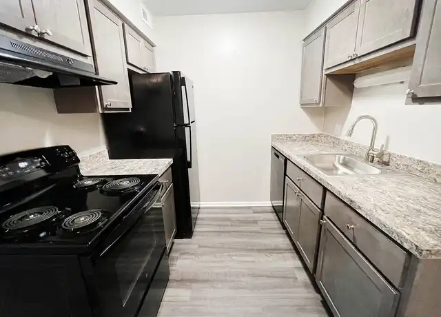 Property at Crown Ridge Apartments - 50 Beam Cir, Franklin, OH, 45005, 1-2 bed, 1 bath, [object Object]