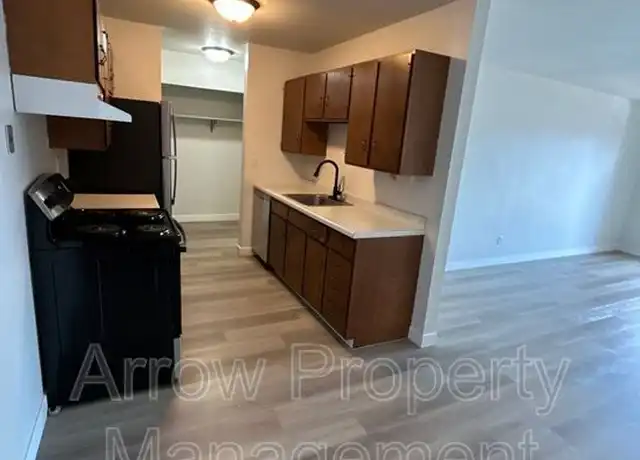 Property at 215 E Arbor Ave, Bismarck, ND, 58504, 1 bed, 1 bath, [object Object]