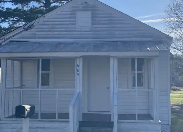 Property at 605 Oak St, Franklin, VA, 23851, 2 beds, 1 bath, [object Object]