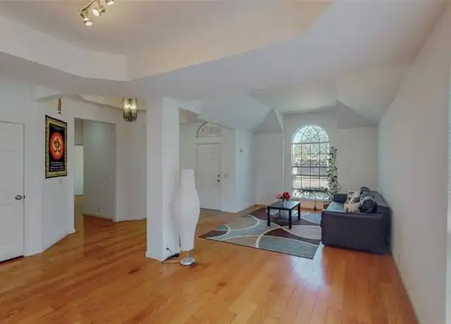 Property at 10416 Winners Dr, Irving, TX, 75063, 4 beds, 2 baths, [object Object]
