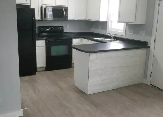 Property at 333 6th St S Unit 5, La Crosse, WI, 54601, 2 beds, 1 bath, [object Object]