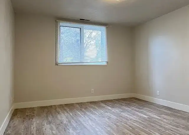 Photo of 3341 Holdrege St, Lincoln, NE 68503